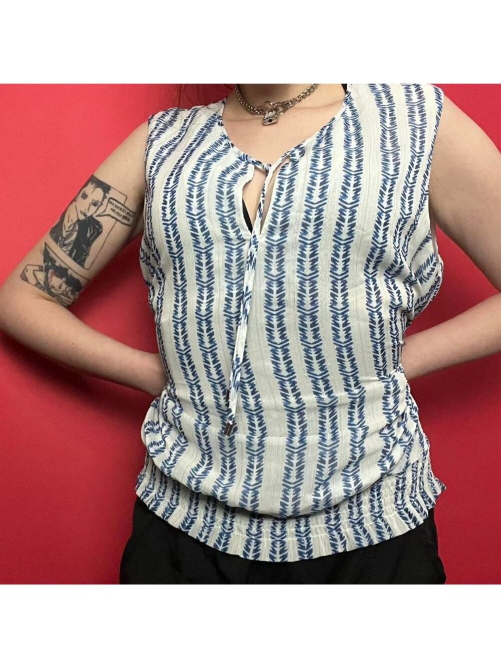 Laura / White and blue flowey milkmaid sleeveless top 💙🤍